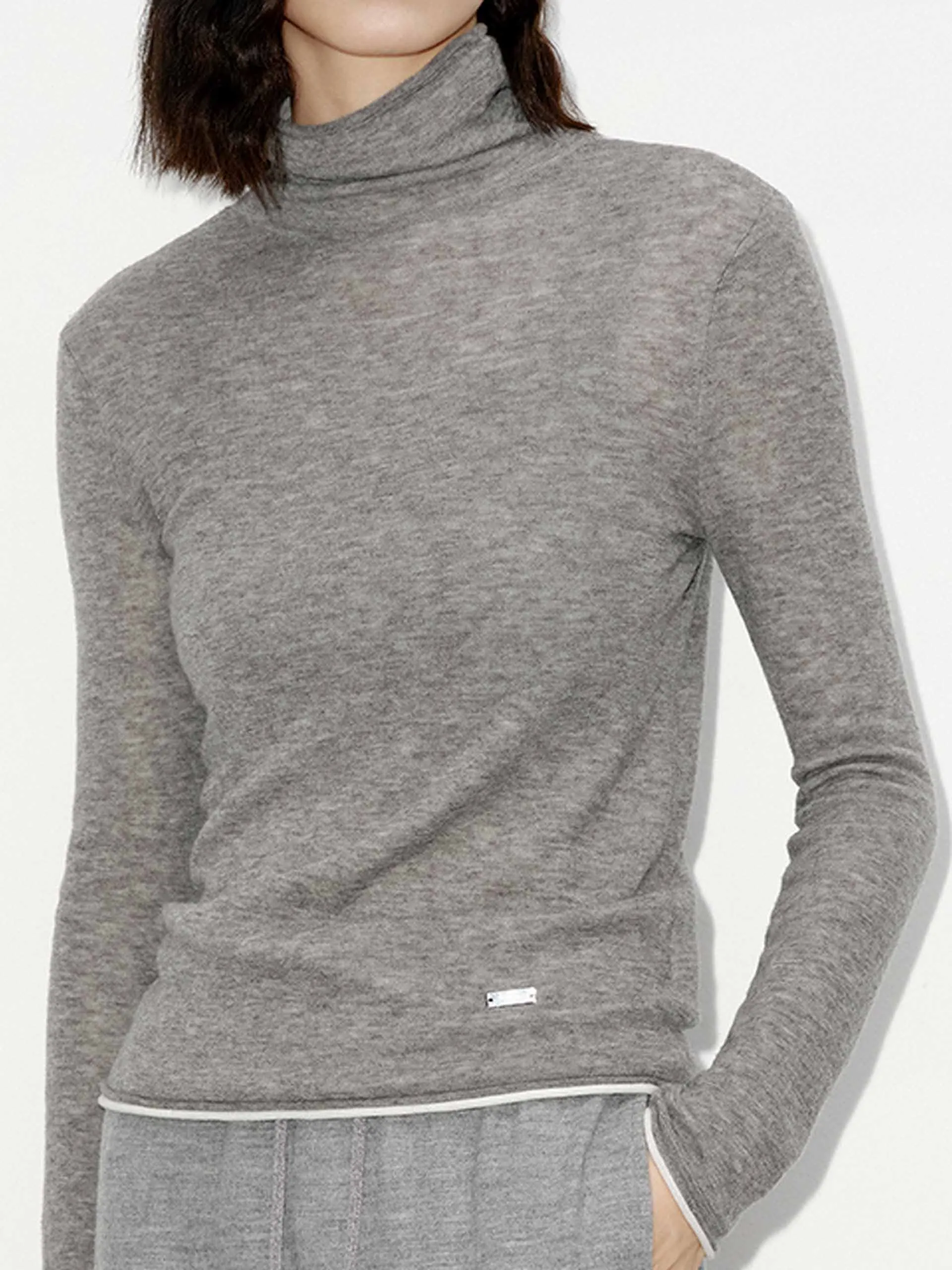 Contrast Detail Turtleneck Top
